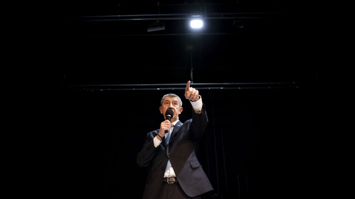 Babiš zaklekl. „Nebyl důvod, ale my jsme museli,“ přiznal ředitel celníků
