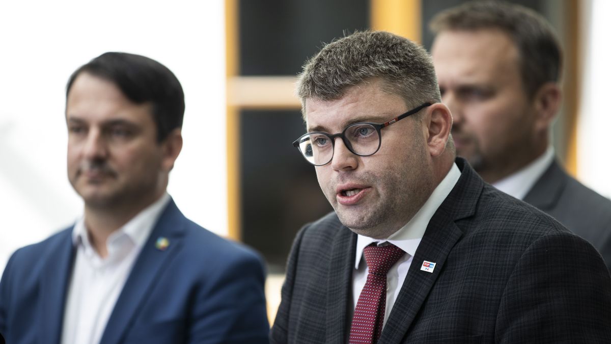 Prezidentovo veto k platové novele přehlasujeme, tvrdí koalice
