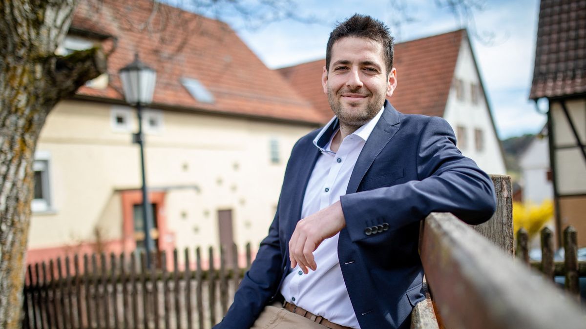Vor acht Jahren kam er als Flüchtling nach Deutschland, jetzt wird er zum Bürgermeister gewählt