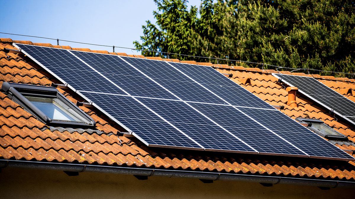 Solární revoluce by měla pokračovat. Ale pomaleji a bez dotací, říká expert