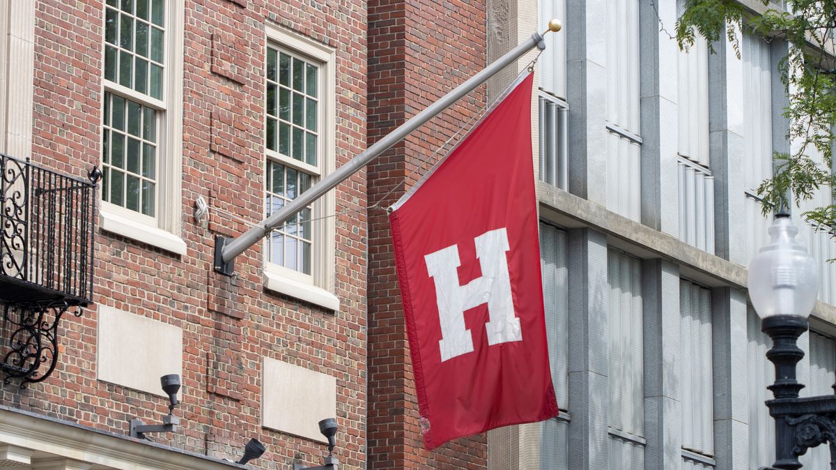 Harvard produserer «whiny snowflakes,» sa hovedsponsoren og gikk bort