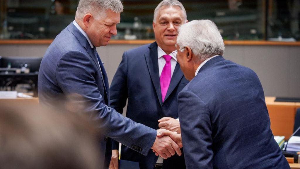 „Proruský“ Fico v Bruselu zatím mlčí. Na starost ho dostala von der Leyenová