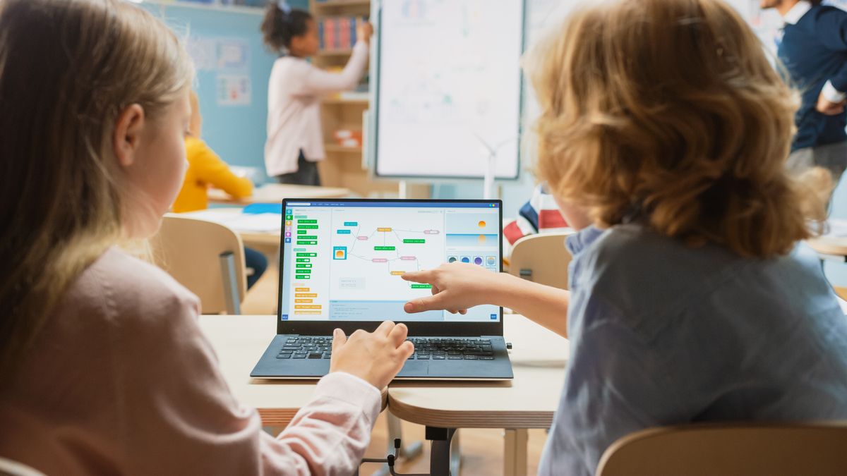 Expert: Tak rychlou adopci nástrojů AI, které ubližují dětem, jsem nečekal
