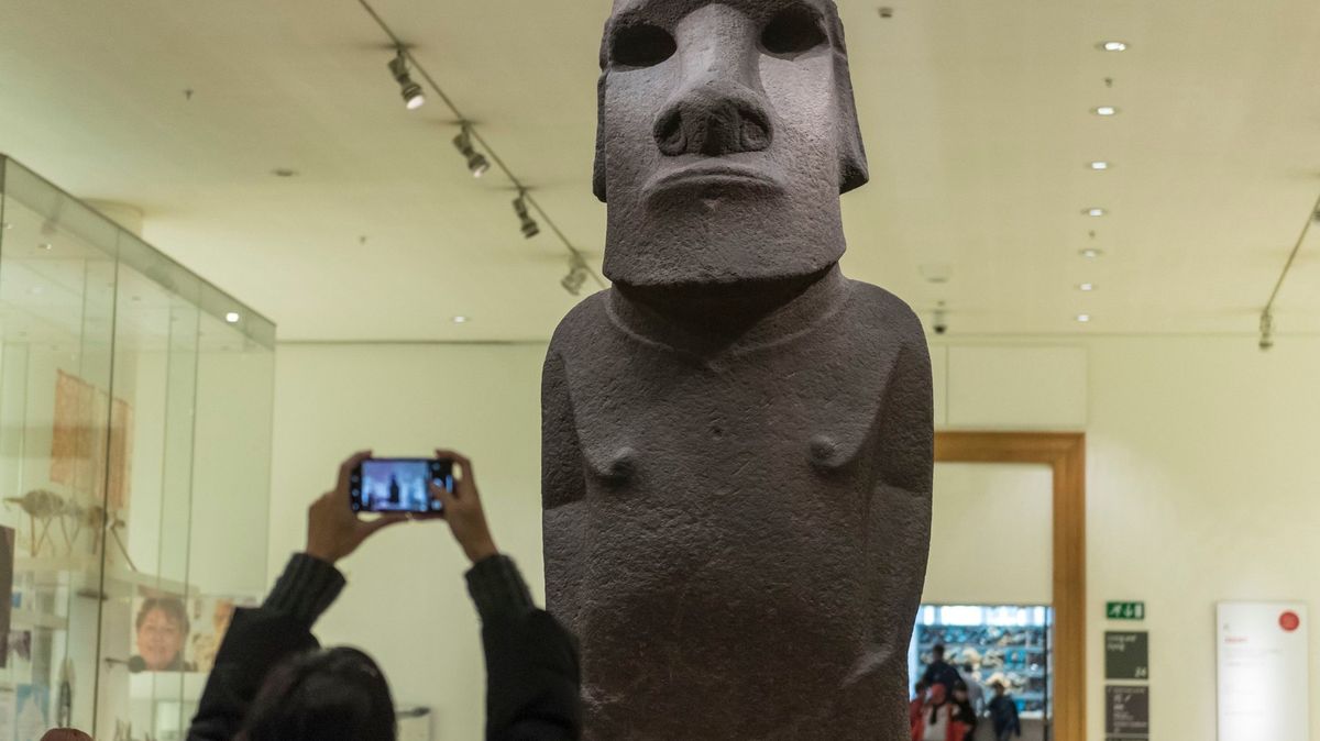 „Krása, kde jste to ukradli?“ útočí kritici na muzeum kvůli moai