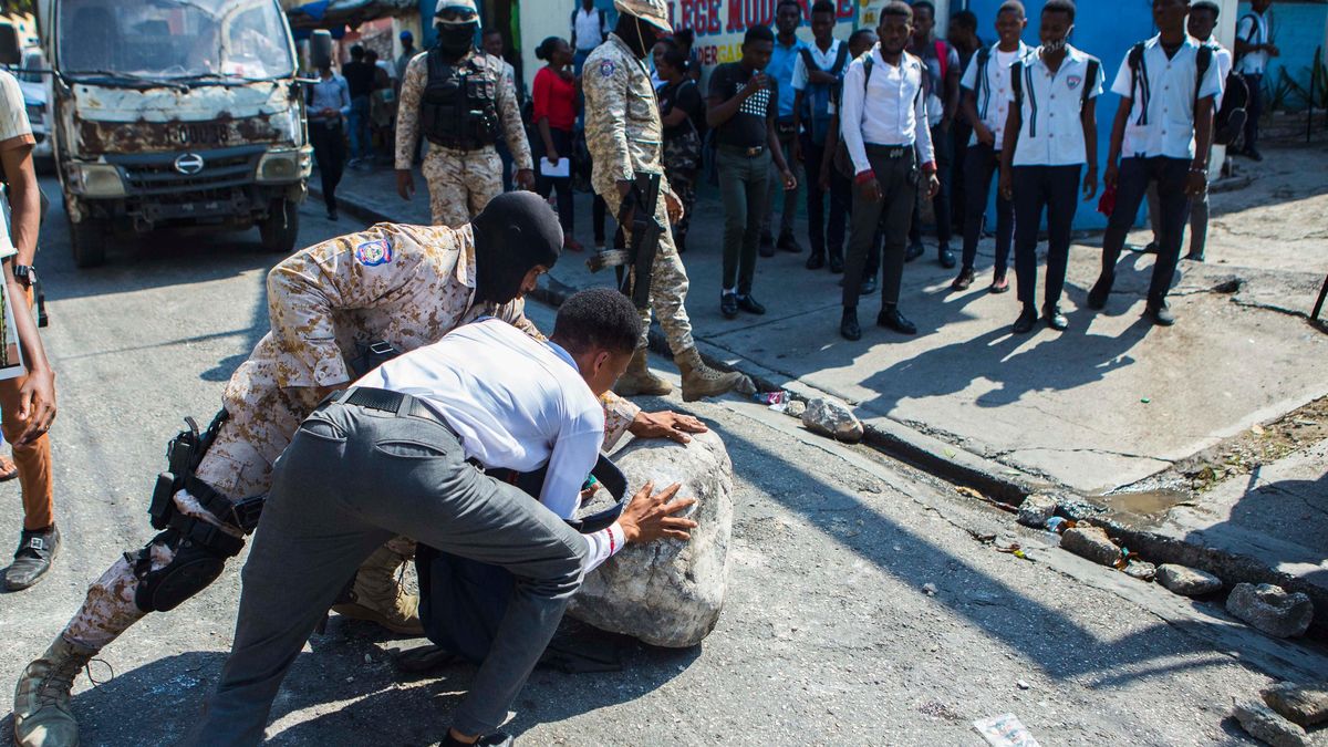 Gangy na Haiti požadují rezignaci premiéra. Vláda vyhlásila výjimečný stav