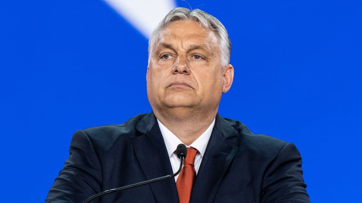Budapeští pochodovaly desítky tisíc lidí na podporu Orbána