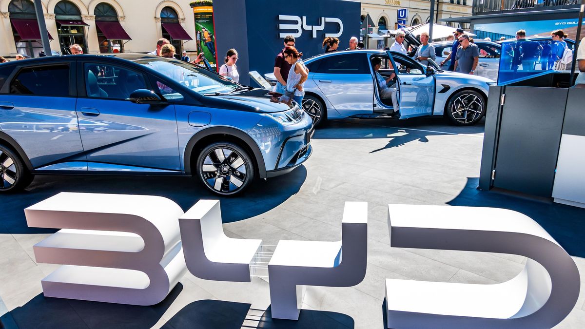 Čínskému výrobci elektromobilů se daří. BYD porazil i Muskovu Teslu