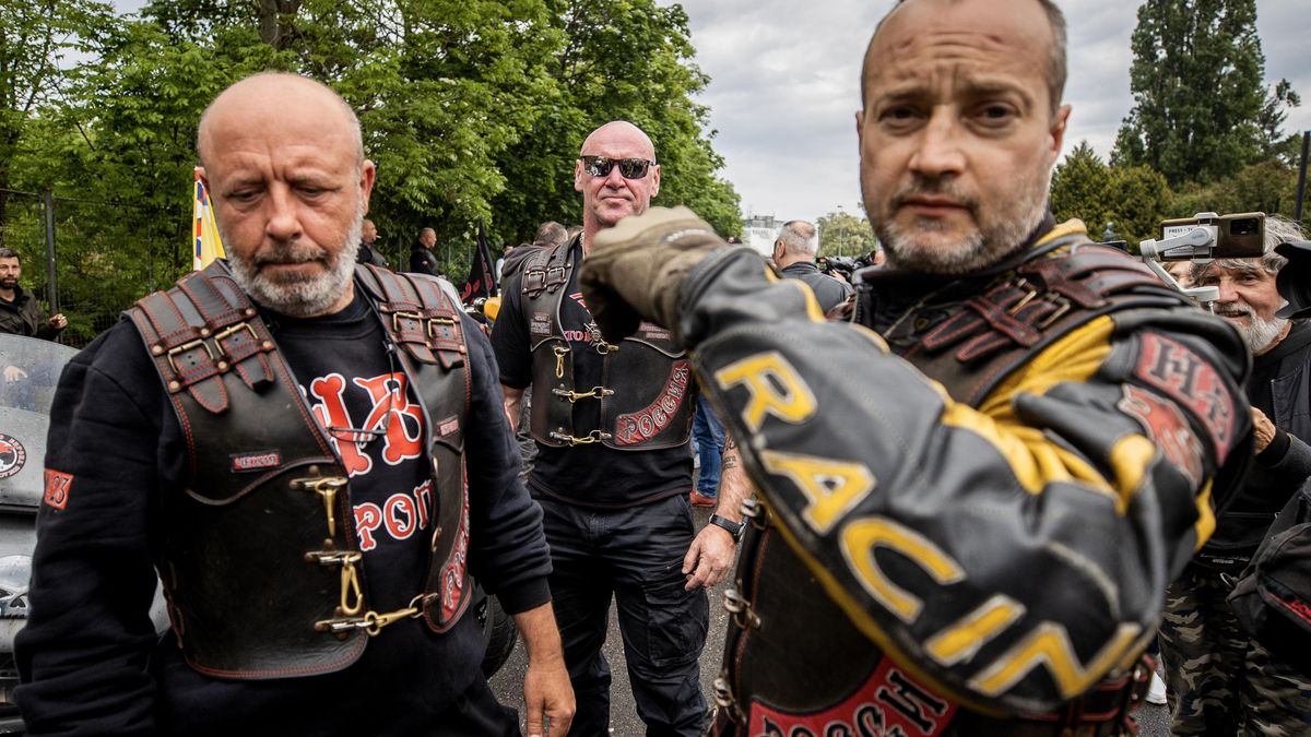 Noční vlci se opět chystají na jízdu ke konci války, plánují průjezd Českem