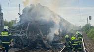 Fotky z tragické nehody na Slovensku. Vlak jel po zavřené koleji, řekl ministr