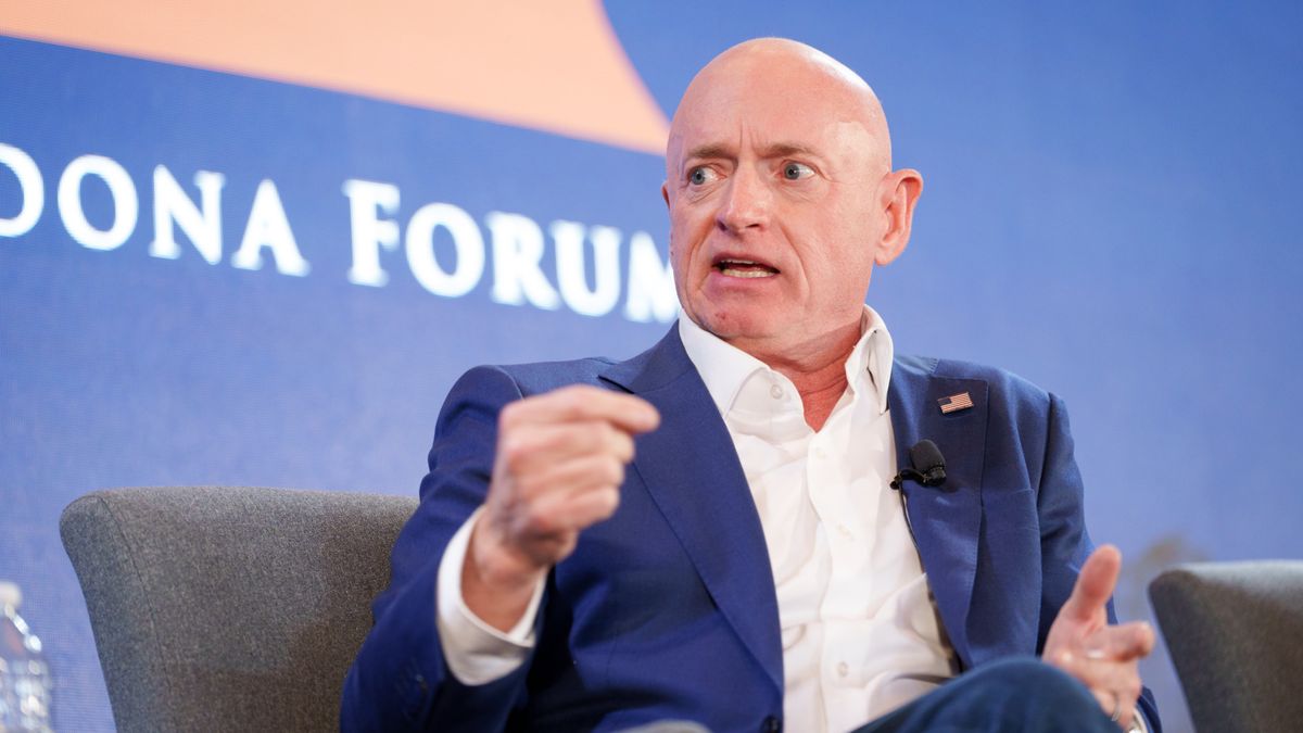 Hegseth degraduje senátora Kellyho kvůli jeho videu