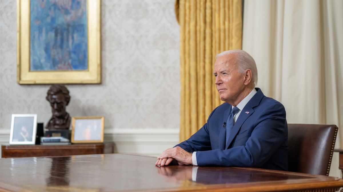 Biden označil Trumpa za bezpečnostní hrozbu