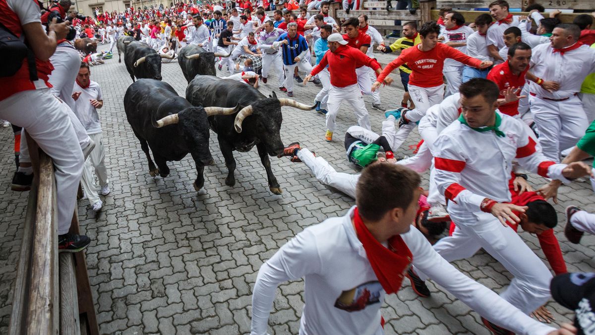 Když se dostanete do davu, začnete se pohybovat v kruhu. A ani o tom nevíte