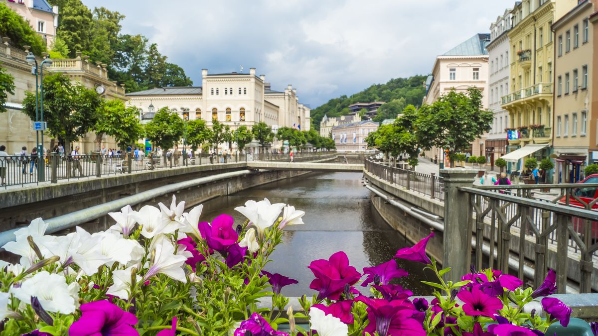 Karlovy Vary letos opět zvou do města hlavně české hosty