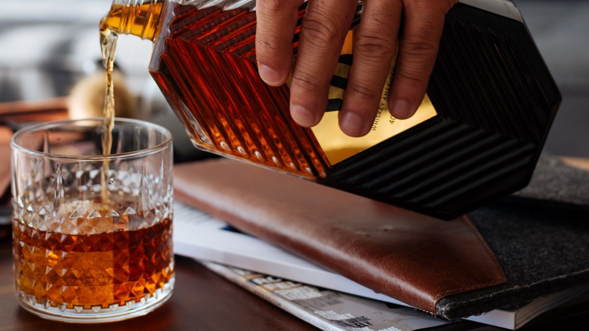Policie řeší možné podvody s investiční whisky za desítky milionů