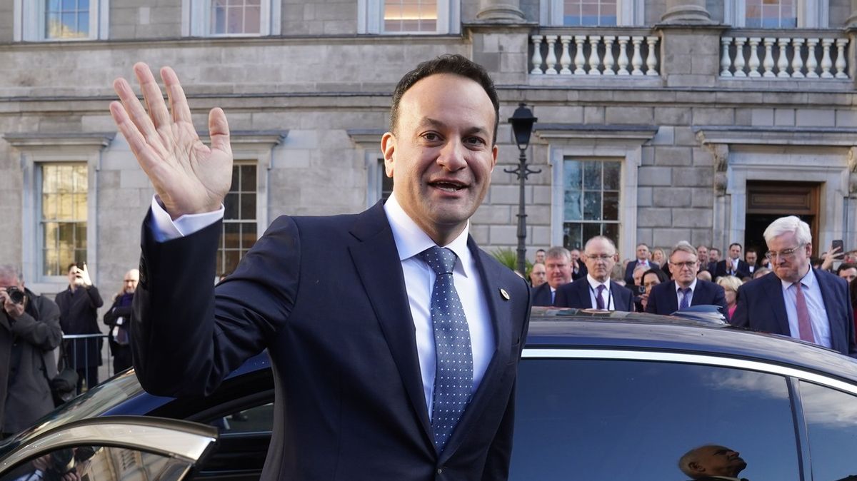 Varadkar se vrací do čela Irska. Řešit musí i sporný severoirský protokol
