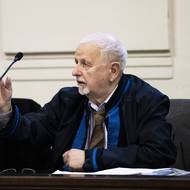 Druhý Babišův advokát Eduard Bruna rovněž během své závěrečné řeči komentoval usnesení Vrchního soudu v Praze. Také podle Bruny neměl ve svých závěrech pravdu. Babišův obhájce dále řekl, že se žalobci Šarochovi nepodařilo přes soudem vinu jeho klientovi prokázat.