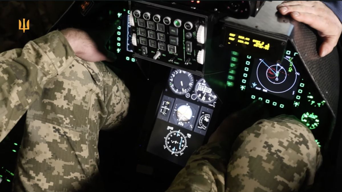 Ukrajinské letectvo obdrželo z Česka první simulátor stíhačky F-16