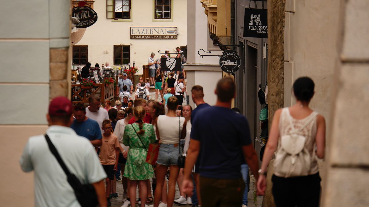 Míň Číňanů, víc Čechů. V Krumlově si pochvalují nový „pomalý turismus“
