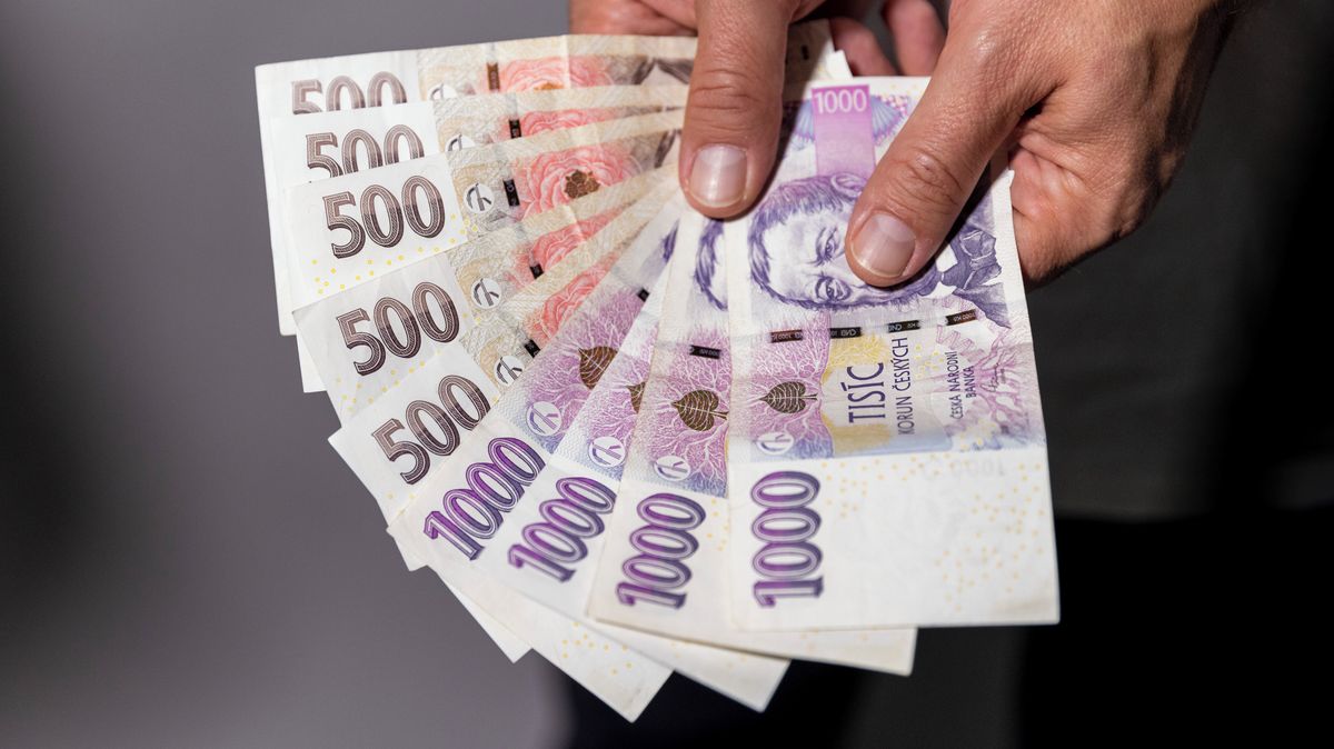 Když burzy padají, daruj peníze, doporučuje investor