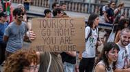 Vyčerpaná Barcelona se chystá zaříznout přebujelý turismus