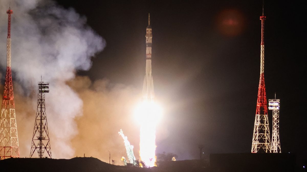 Loď Sojuz se dvěma Rusy a Američanem odstartovala k ISS
