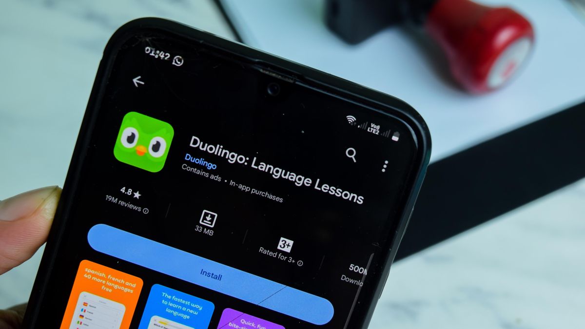 Duolingo roste díky AI, která nahrazuje její zaměstnance. Uživatelé to kritizují