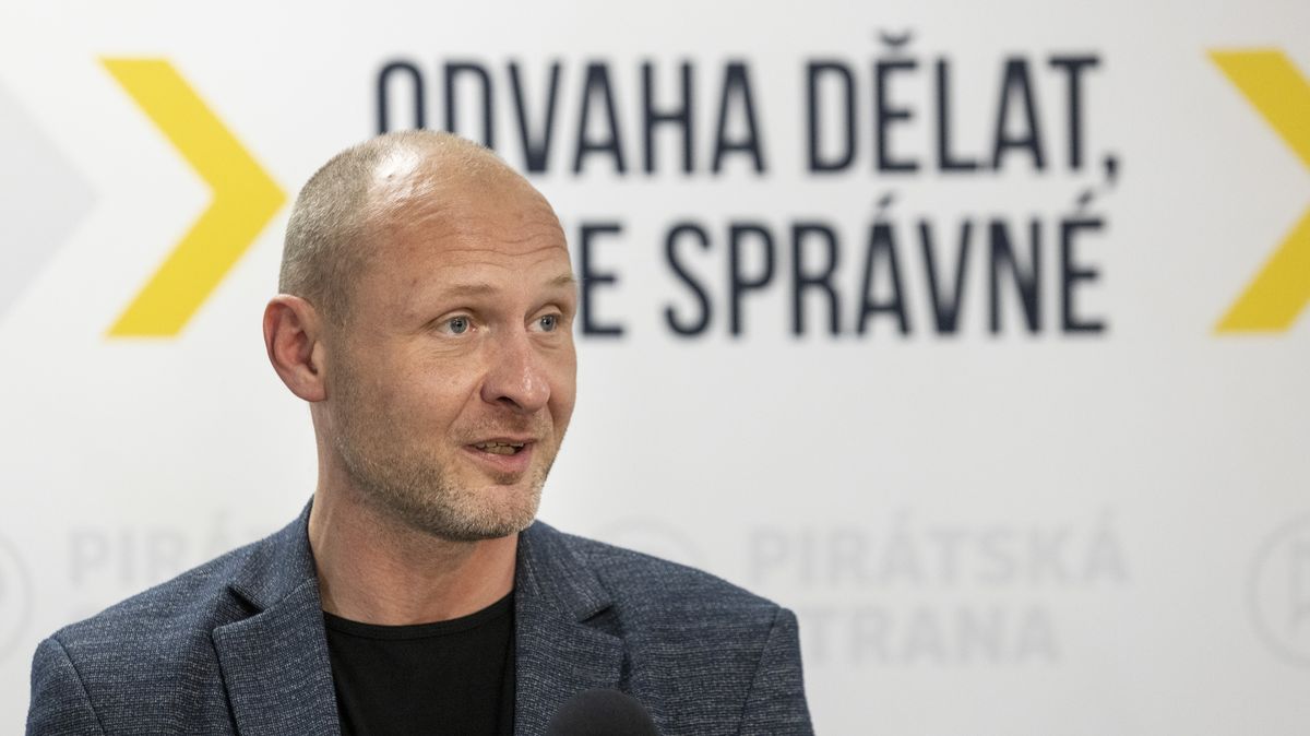 O post šéfa Pirátů zabojuje šest lidí. Favority jsou Hřib a Wagenknecht