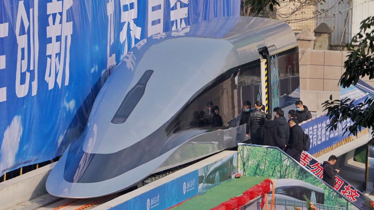 Video: Čína představila nejrychlejší vlak na světě. Zvládne 620 km/h