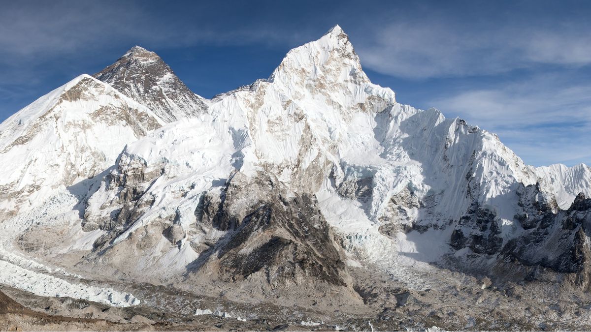 Z Mount Everestu odnesli čtyři těla, jednu kostru a 11 tun odpadu