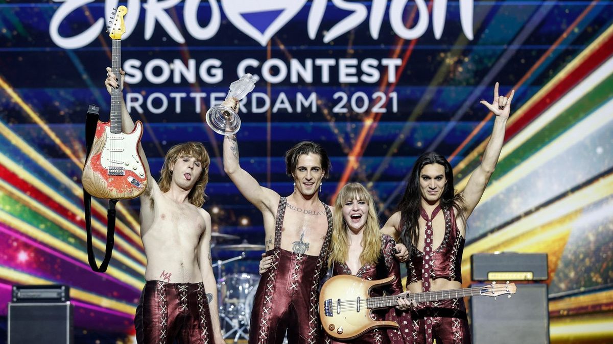 Eurovizi vyhrála italská rocková skupina Maneskin, pomohly jí hlasy diváků