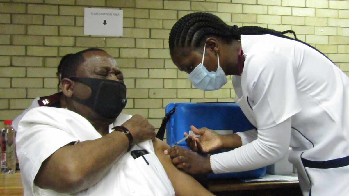 „Umírají bez povšimnutí.“ Africké zemi hrozí kolaps zdravotnictví