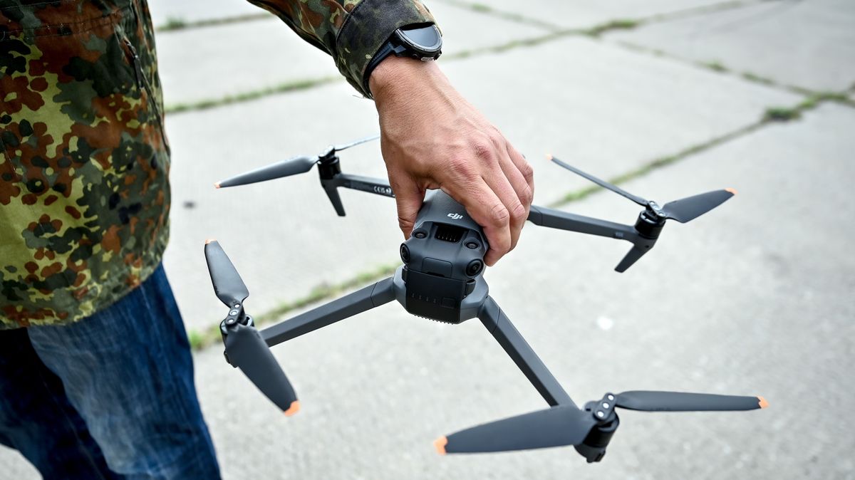 Dron proti dronu. Video z Ukrajiny ukazuje nový typ vzdušného boje