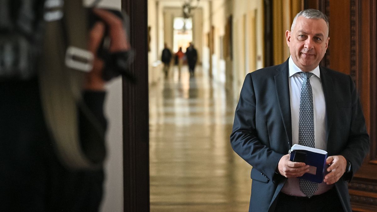 Síkela a bruselské portfolio? Měl by chtít něco inovativního, míní experti