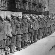 Sověti dokonce odmítli žádost povstalců o zbraně a střelivo. Na snímku zajatí němečtí vojáci.
