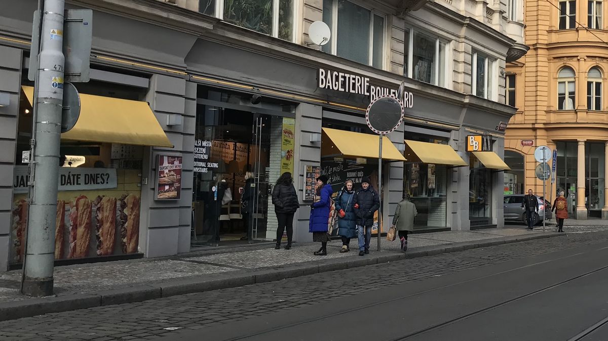 Padlý výrobce sladkostí má šanci. Krouží kolem něj majitel známé bageterie