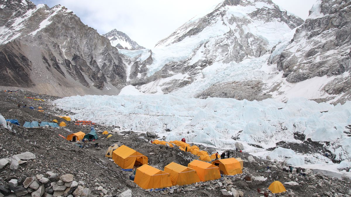 Odpadky z Mount Everestu začnou odvážet drony