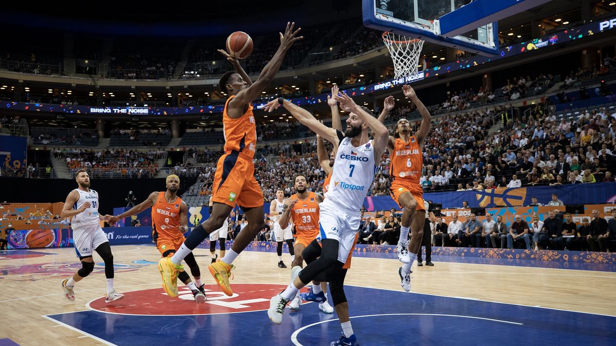 Zapomeňte na akcie i byty. Nejlepší investicí je basketbal