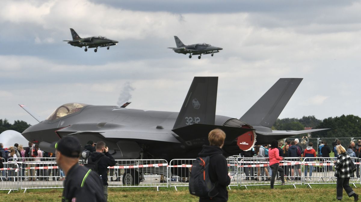 Letošní Dny NATO spláchla povodeň. Prestižní airshow to málem pohřbilo