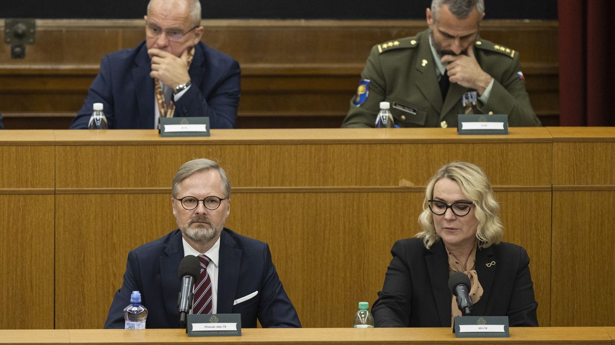 Reakce vlády na bezpečnostní situaci: armáda má ročně dostat miliardy navíc