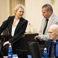 Advokát Josef Bartončík odmítl, že by jeho klientka Jana Nagyová spáchala trestný čin. „Není důkaz o jejím zločinném úmyslu,“ řekl Bartončík. Na závěr navrhnul, aby soud Nagyovou znovu zprostil obžaloby.