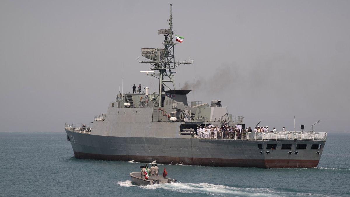 Chlouba íránského námořnictva šla během oprav v přístavišti ke dnu