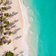 Zanzibar je proslulý svými nádhernými plážemi s bílým pískem a tyrkysovou vodou, což jsou ideální podmínky pro relaxaci i vodní sporty. Resort tam má skupina RSJ.