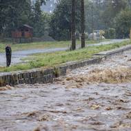 Řeka Desná nabírá na síle a hladina stoupá. To samé i její přítoky. (Kouty nad Desnou, 14. září)