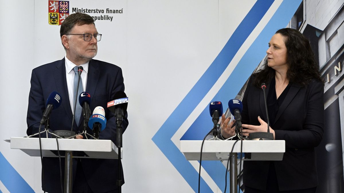 Střet kolem systému pro výběr daní. „Pomoc“ nabízí odstavená firma