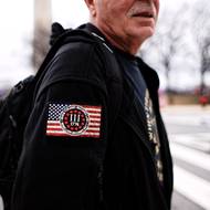 Těsně předtím, než skupina získala čtvrt milionu členů, ji správa sociální sítě Facebook odstranila. Podobně agresivně pak postupovala hned, jakmile se objevily nové skupiny s podobným názvem, čímž vyhnala pravicové extremisty do náruče nově vznikajících a nijak neregulovaných sociálních sítí, jako je Parler či Gab.