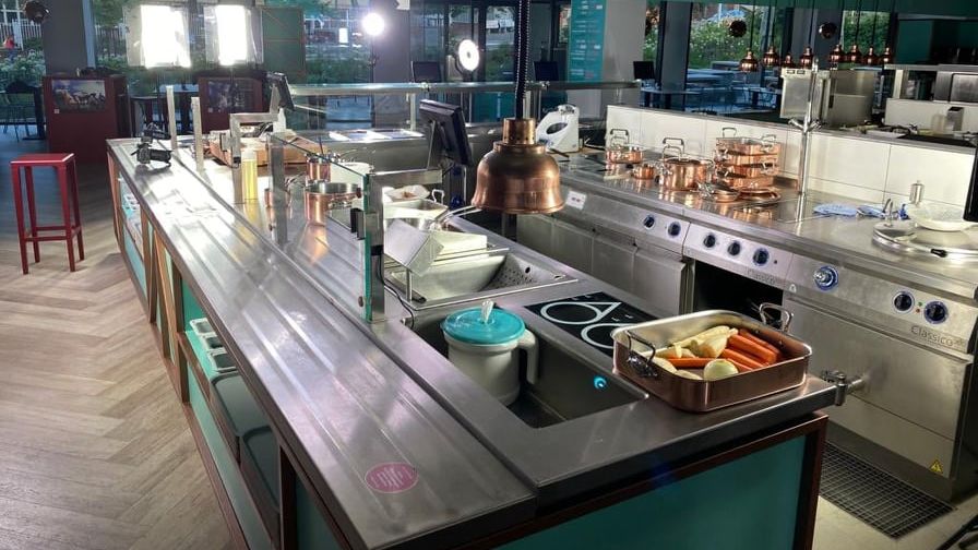 Síť stravovaní Perfect Canteen v rukou Američanů. Hopi ji prodalo Aramarku