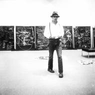 Pedagogickou výchovu rovněž považoval za rovnocennou složku svého díla, proměna společnosti musí začít s výchovou dětí. Děti jsou bytosti s velkou fantazií, která je u nich současnou výukou razantně potlačena a nahrazena myšlením matematickým, logickým, utilitaristickým a ideologickým. Výchovou potlačujeme naši fantazii a harmonický vztah k přírodě, učíme se nikoliv, jak být dobrým člověkem a šťastným člověkem, ale spíše jak být úspěšným v pracovním životě. Děti jsou vychovávány tak, aby osobně na úkor druhých uspěly ve společnosti. Je podporovaná soutěživost místo pomáhání jeden druhému. Podoba štěstí je jim často podsouvána ze shora. Což v jejich dospělosti vede k frustraci. Ačkoliv totiž často dospějí k vytyčeným cílům, nejsou šťastni.