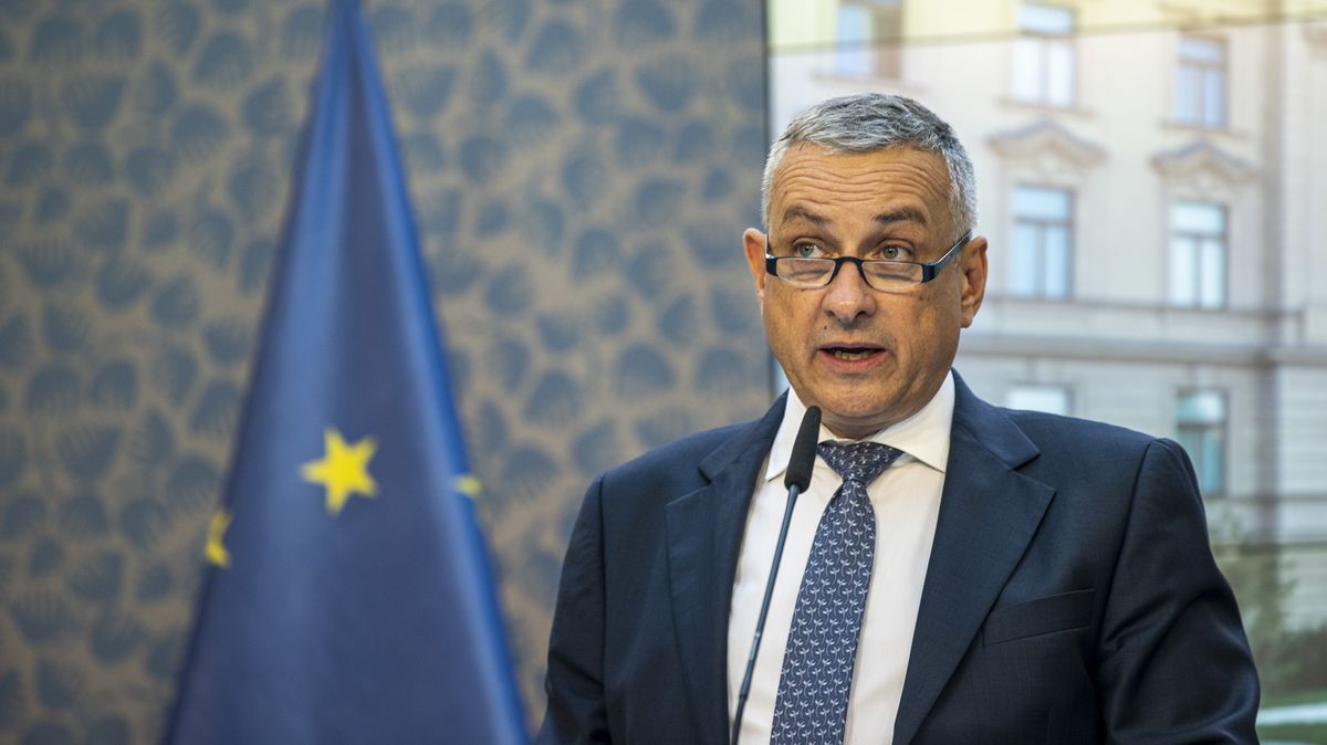 Tříhodinová palba otázek v Bruselu rozhodne, zda bude nutné Síkelu vystřídat