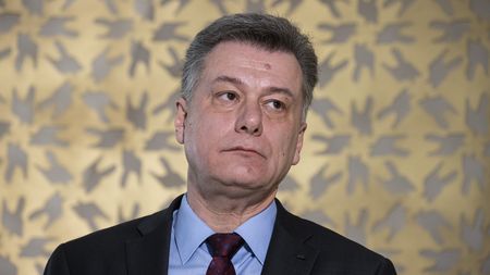 Bitcoinová kauza je pro Fialu noční můra. Jedna demise nestačí