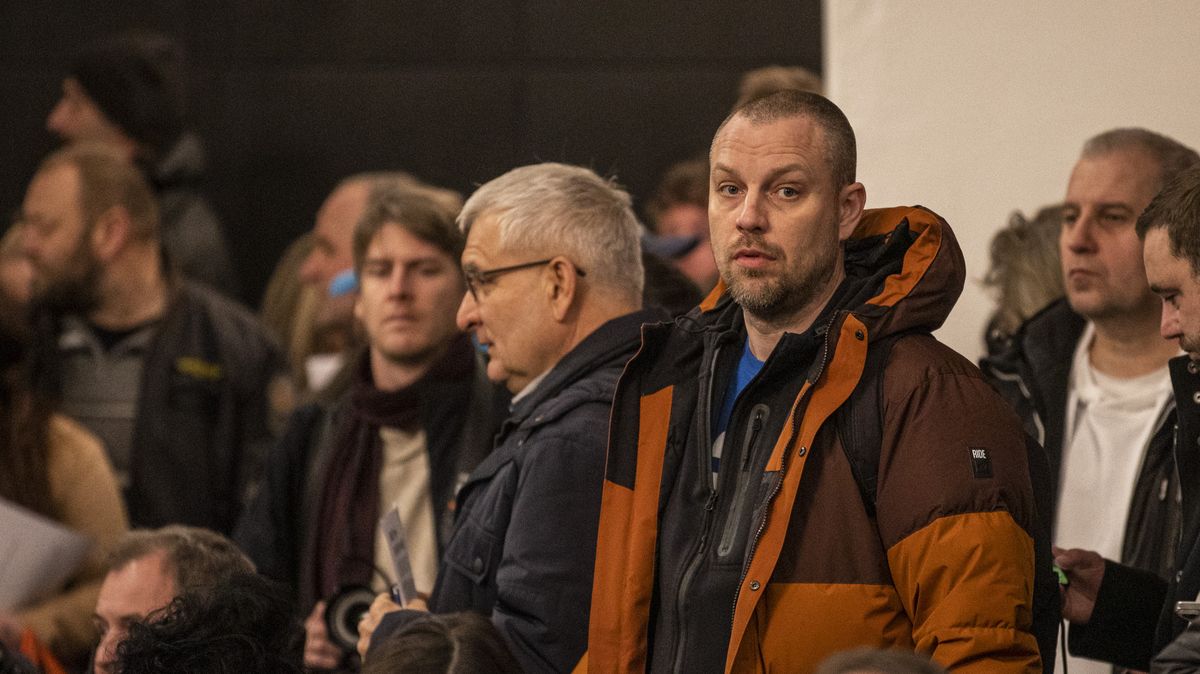 Odvezl Babišova syna na Krym, ve službách ANO dostal průkaz do Sněmovny